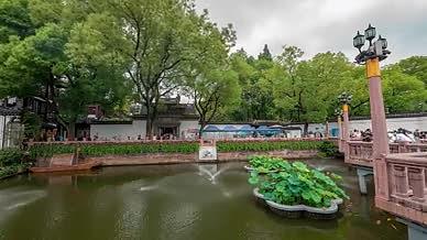 上海豫园景区行人游客延时拍摄视频的预览图